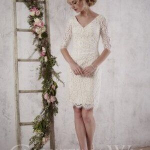 CHRISTINA WU 678 size 8 IVORY